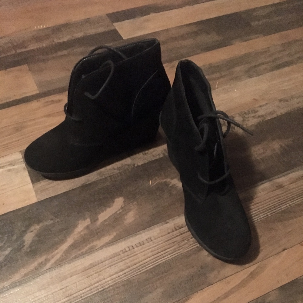 Black wedge boots